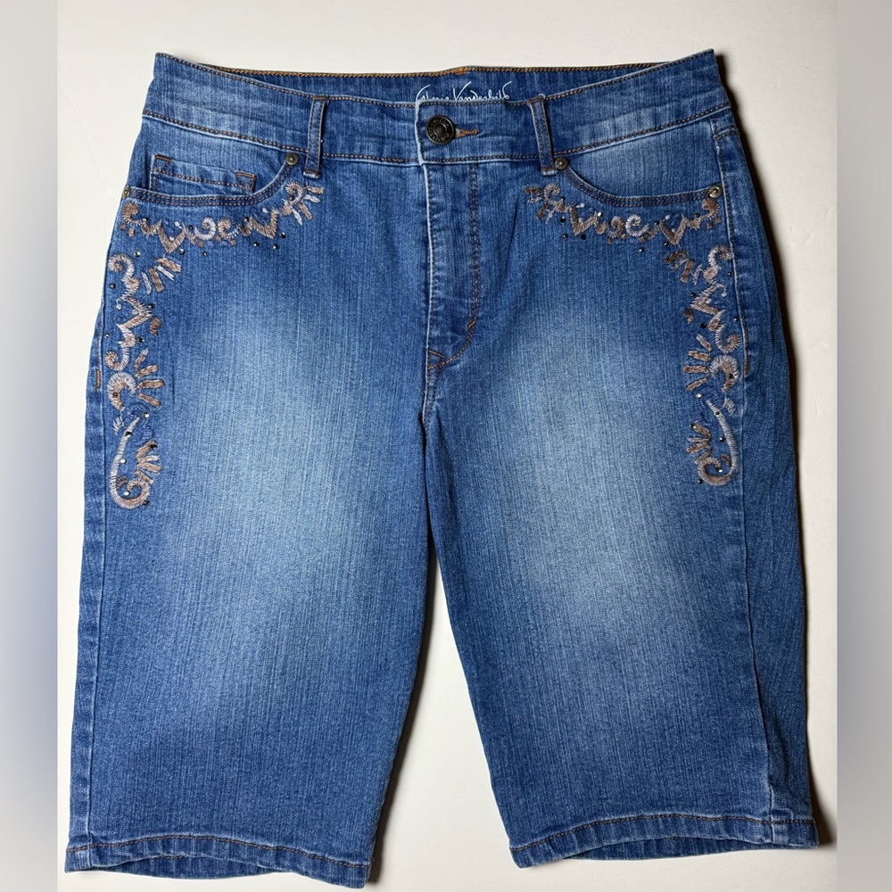 Gloria Vanderbilt Jessa Denim Bermuda shorts size 6 embroidered bling slimming